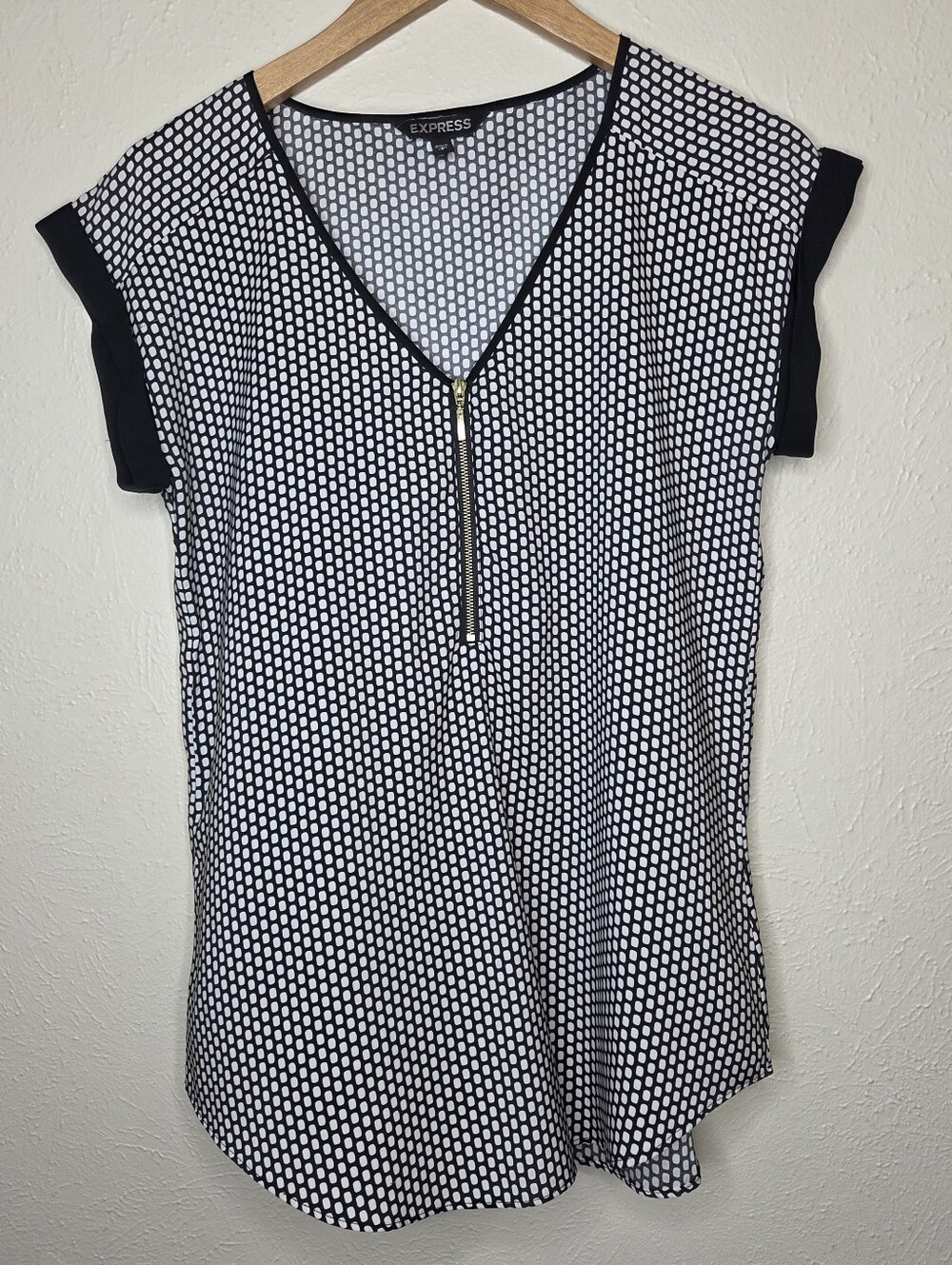 Express Black & White Geometric Zip Front Blouse Size Small Silky Polka Dot